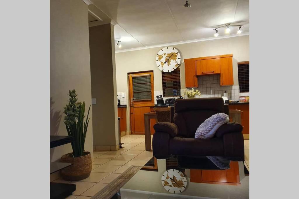 Plush Private Home Polokwane Esterno foto