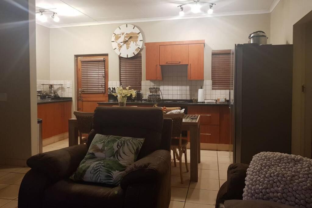 Plush Private Home Polokwane Esterno foto