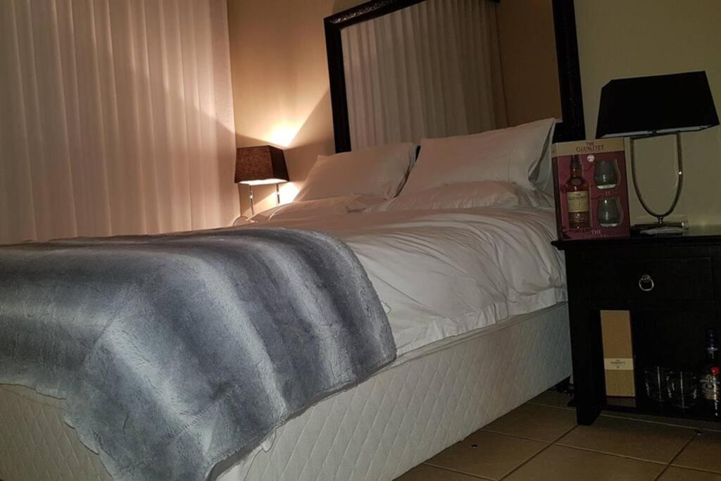 Plush Private Home Polokwane Esterno foto